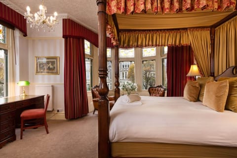 Four Poster Suite | Desk, laptop workspace, free WiFi, bed sheets