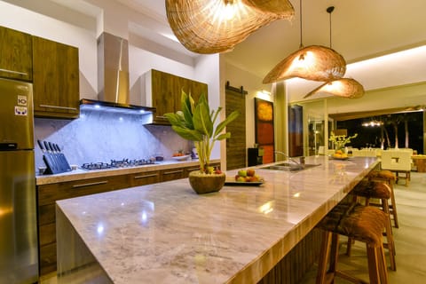 Full-size fridge, microwave, stovetop, toaster