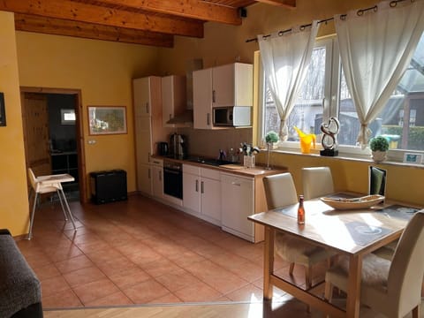 Bungalow | Private kitchen | Highchair