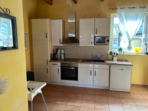 Bungalow | Private kitchen | Highchair