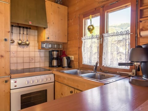 Chalet | Private kitchen | Microwave, coffee/tea maker, highchair