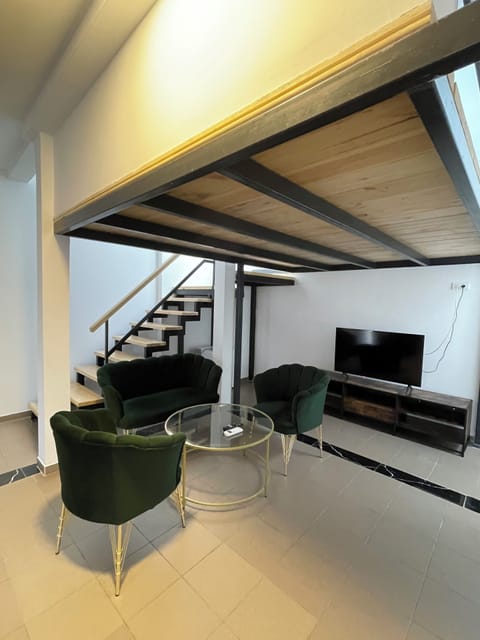 Family Room | Living area | Smart TV, Netflix, streaming services