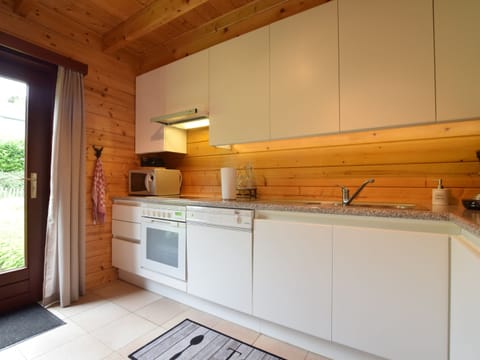 Chalet | Private kitchen | Fridge