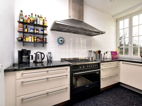 House | Private kitchen | Fridge, stovetop, coffee/tea maker, highchair