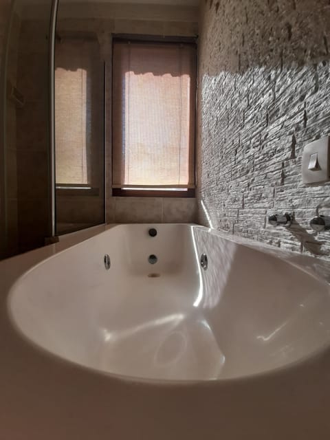Deluxe Room | Private spa tub
