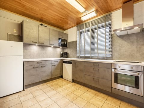 House | Private kitchen | Microwave, dishwasher, highchair