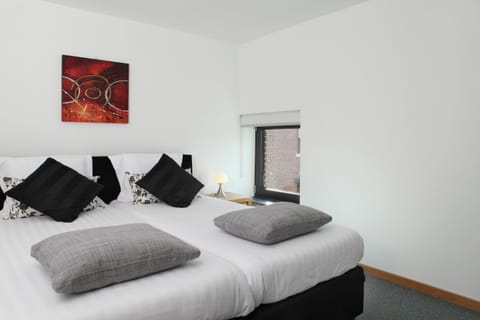 House | 3 bedrooms, iron/ironing board, individually furnished, bed sheets