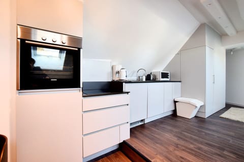 House | Private kitchen | Coffee/tea maker, cookware/dishes/utensils