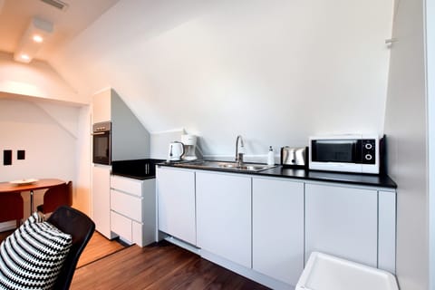 House | Private kitchen | Coffee/tea maker, cookware/dishes/utensils