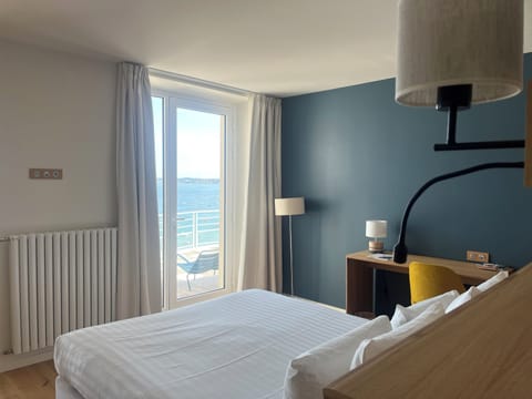 Comfort Double Room, Balcony | Minibar, in-room safe, individually decorated, individually furnished