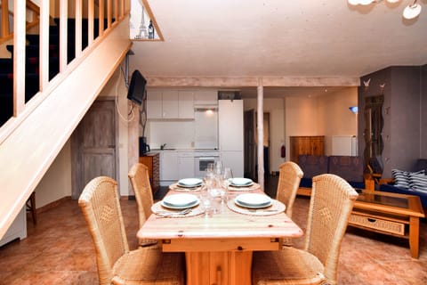 House | Dining