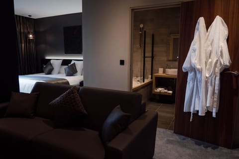 Room (Prestige) | Premium bedding, minibar, in-room safe, individually decorated