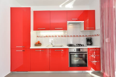 Standard Apartment, 2 Bedrooms (20342) | Private kitchen | Fridge, microwave, oven, stovetop