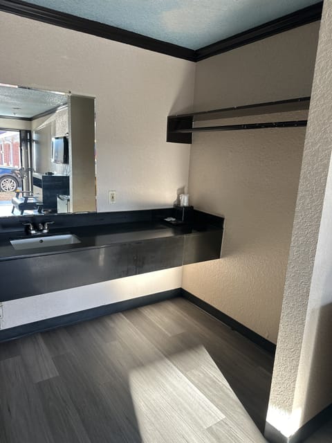 Comfort Room, Multiple Beds | Premium bedding, individually furnished, desk, free WiFi