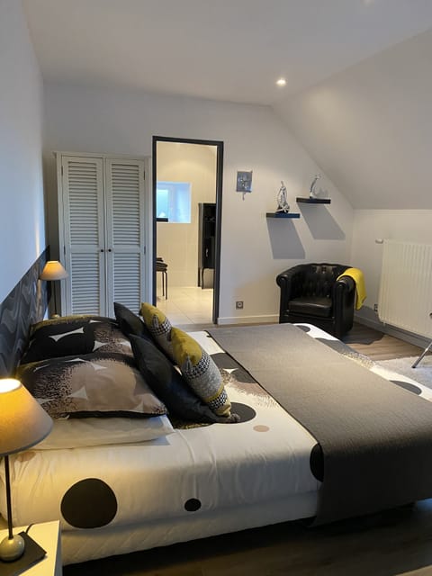 Double Room | Individually decorated, individually furnished, blackout drapes