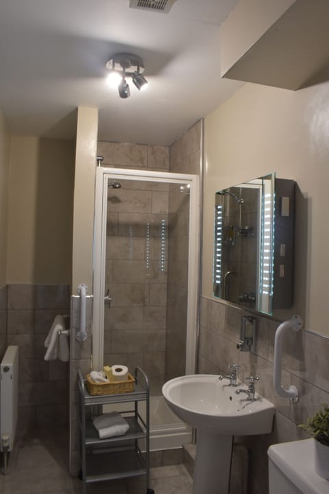 Standard Double or Twin Room, Ground Floor | Bathroom | Shower, free toiletries, hair dryer, towels