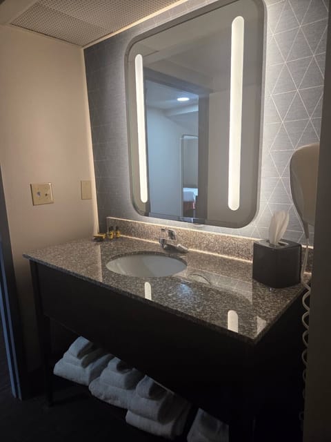 Hydromassage showerhead, hair dryer, towels, soap