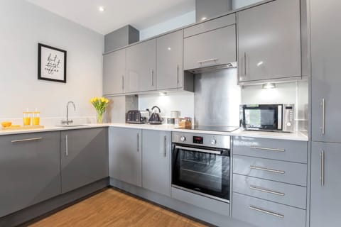 Apartment, 2 Bedrooms | Private kitchen | Fridge, microwave, oven, stovetop