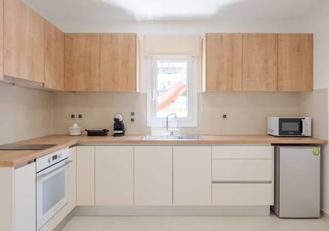 Standard Apartment | Private kitchen | Full-size fridge, microwave, espresso maker