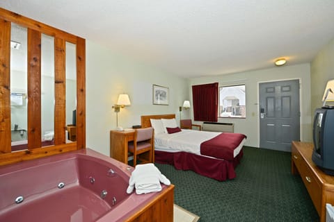 Deluxe Room, 1 Queen Bed, Jetted Tub | Television