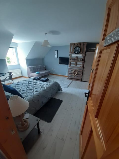 Family Double Room, Ensuite | Laptop workspace, blackout drapes, iron/ironing board, free WiFi