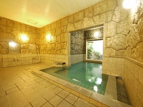 Indoor spa tub