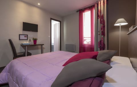 Standard Double Room | Desk, soundproofing, cribs/infant beds, free WiFi