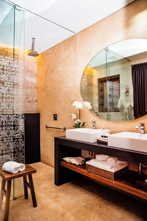 Master Suite | Bathroom | Shower, rainfall showerhead, designer toiletries, hair dryer