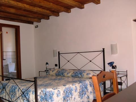 Premium bedding, Tempur-Pedic beds, minibar, in-room safe