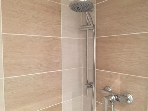 Double Room with Shower | Bathroom shower
