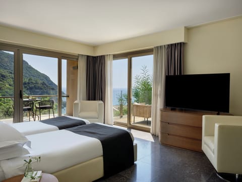 Deluxe Villa Sea View with Private Pool | In-room safe, desk, laptop workspace, free WiFi