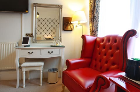 Double Room (Room 1 - Ground Floor) | Desk, blackout drapes, iron/ironing board, free WiFi