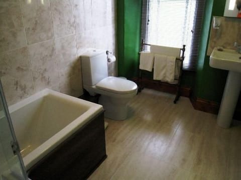 Premier Double Room, Ensuite, Mountain View | Bathroom