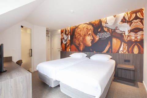 Minibar, desk, iron/ironing board, free WiFi