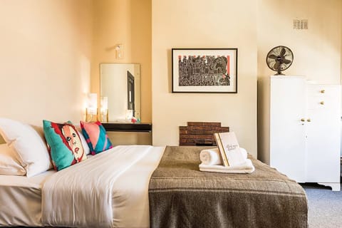 Deluxe Queen | Iron/ironing board, free WiFi, bed sheets