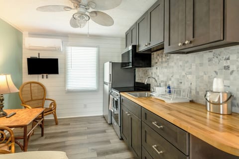 Room 8 - (3) Doubles and a kitchenette | Private kitchen