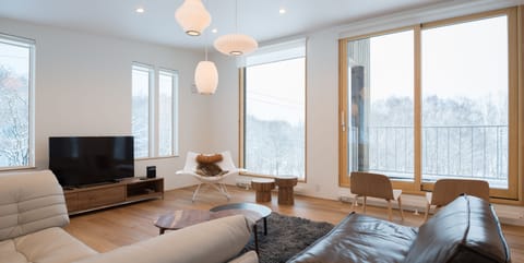 Chalet, 1 Bedroom | Living room | TV, video-game console