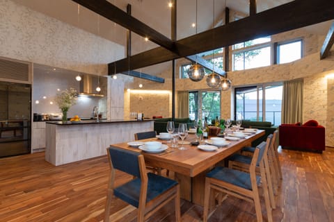 Chalet, 4 Bedrooms | In-room dining