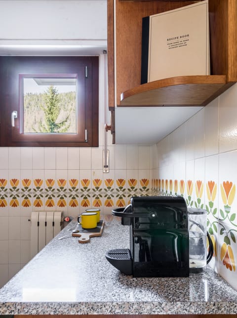 Apartment, 2 Bedrooms | Coffee and/or coffee maker