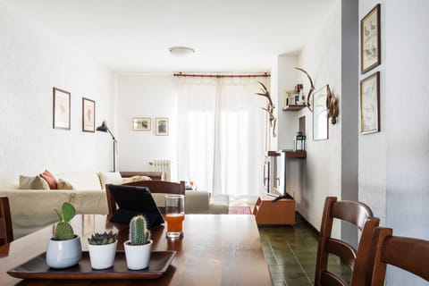 Apartment, 2 Bedrooms | In-room dining