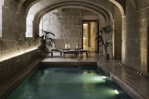 Indoor pool, seasonal outdoor pool, free cabanas, pool umbrellas