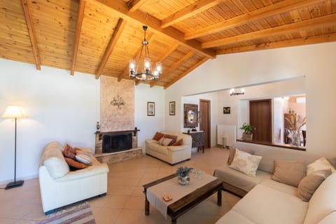 Flat-screen TV, fireplace