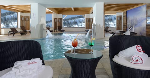 Indoor spa tub