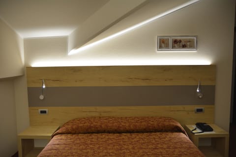 Down comforters, in-room safe, desk, free WiFi