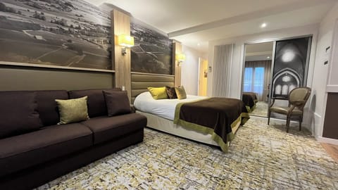 In-room safe, desk, blackout drapes, free cribs/infant beds