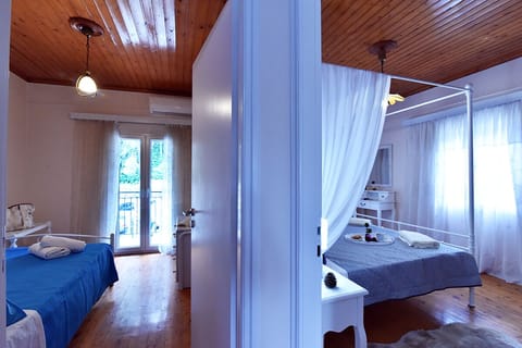 House | 3 bedrooms, iron/ironing board, travel crib, free WiFi