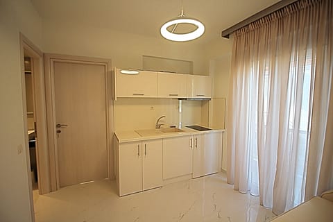 Junior Suite | Private kitchenette | Fridge, stovetop, coffee/tea maker, electric kettle