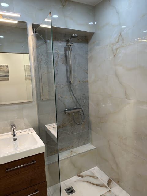 Single Room | Soundproofing, iron/ironing board, free WiFi, bed sheets