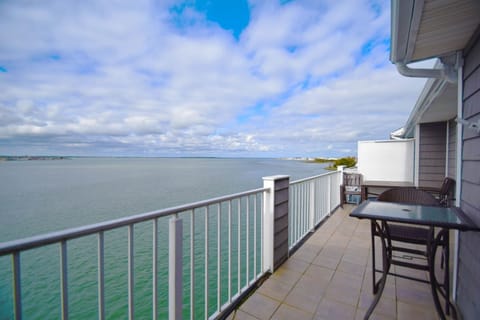 Condo, 2 Bedrooms | Property grounds