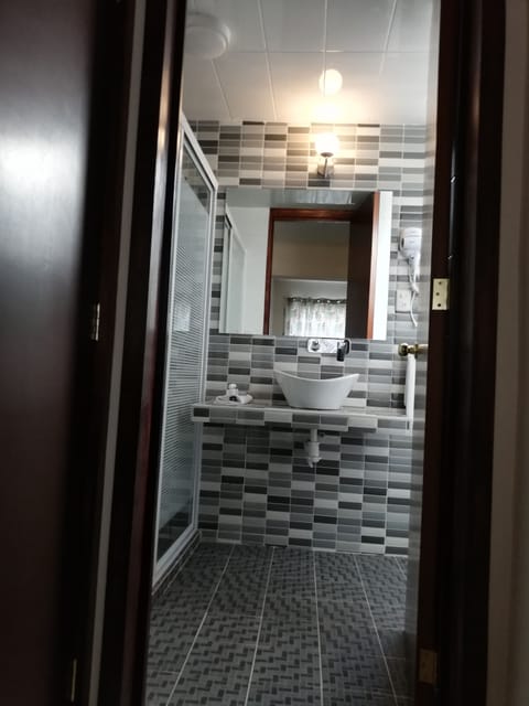 Standard Twin Room | Bathroom sink